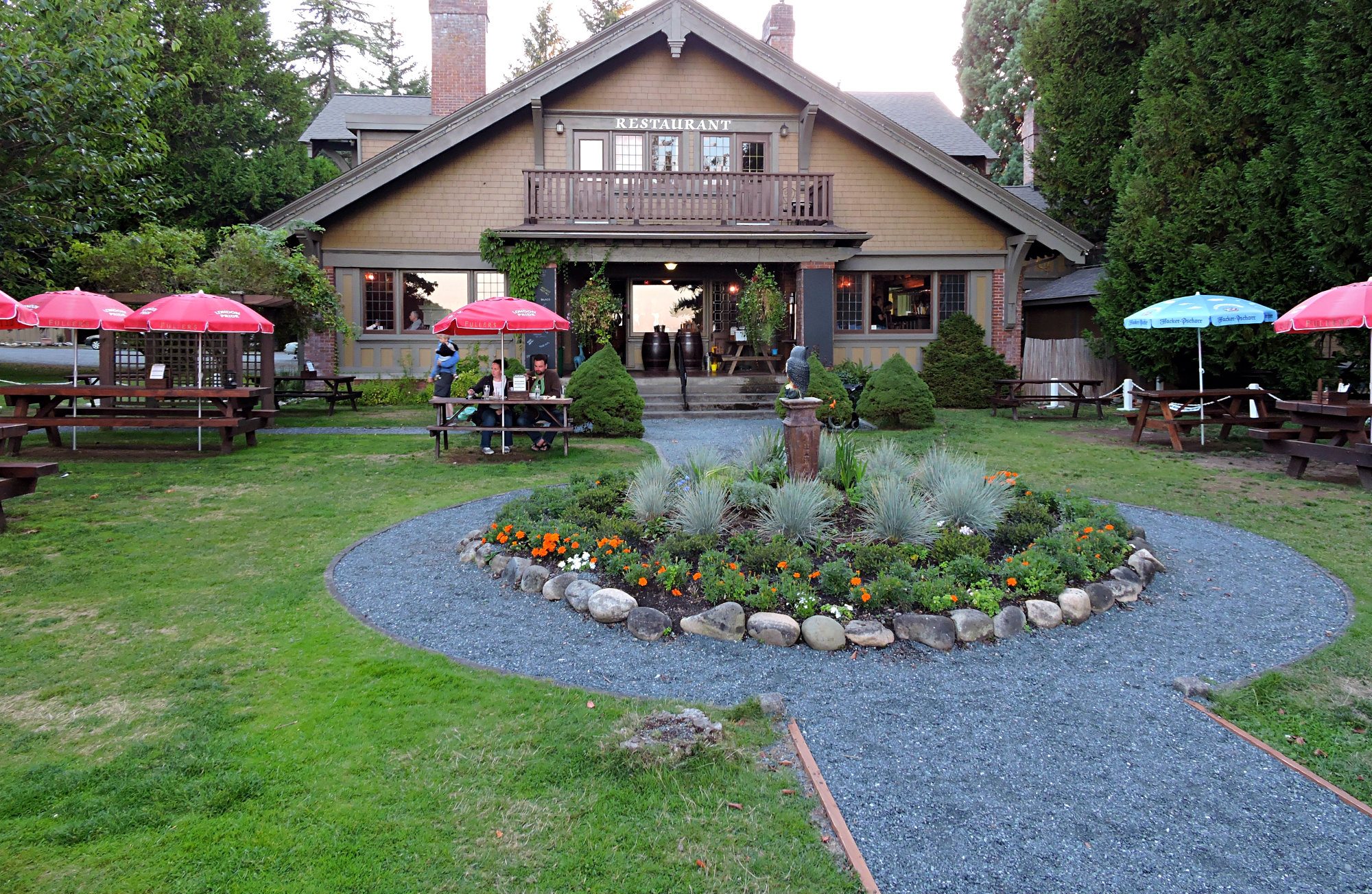 Black Goose Inn, Black Goose, Parksville beachfront dining, Beach Acres, Rathtrevor Beach restaurant, Vancouver Island Dining