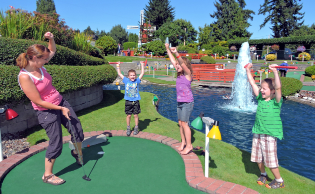 Vancouver Island, Miniature golf Parksville, Parksville Bumper Boats