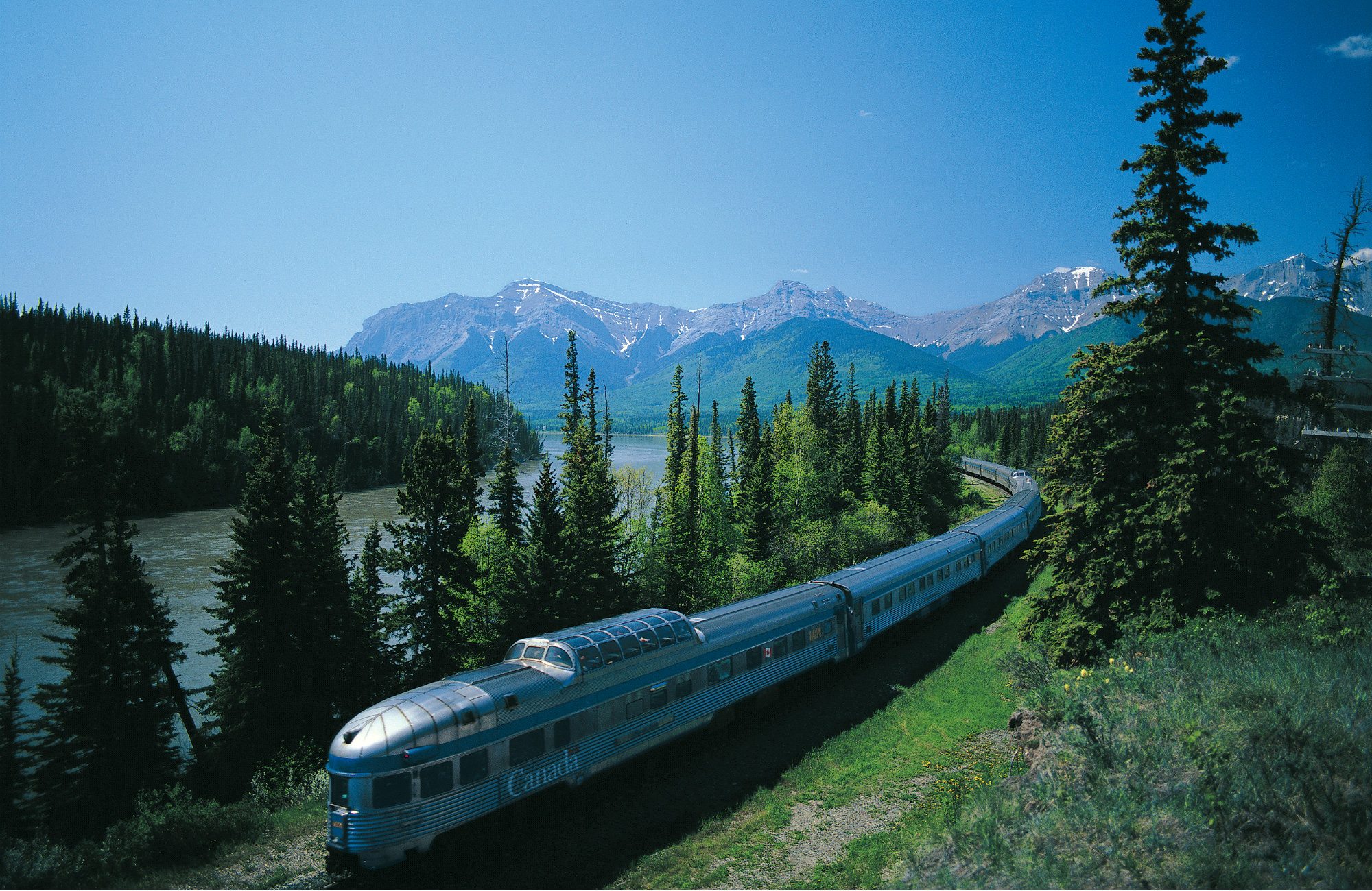 VIA Rail Dining, VIA Rail, Sleeper Train, Canadian sleeper train, Rocky Mountaineer, VIA Rail, Beds on VIA Rail, Jasper train, Canadian Rockies Train, What's it like to sleep on a train, sleeping on a train, beds on a train, VIA rail beds, 