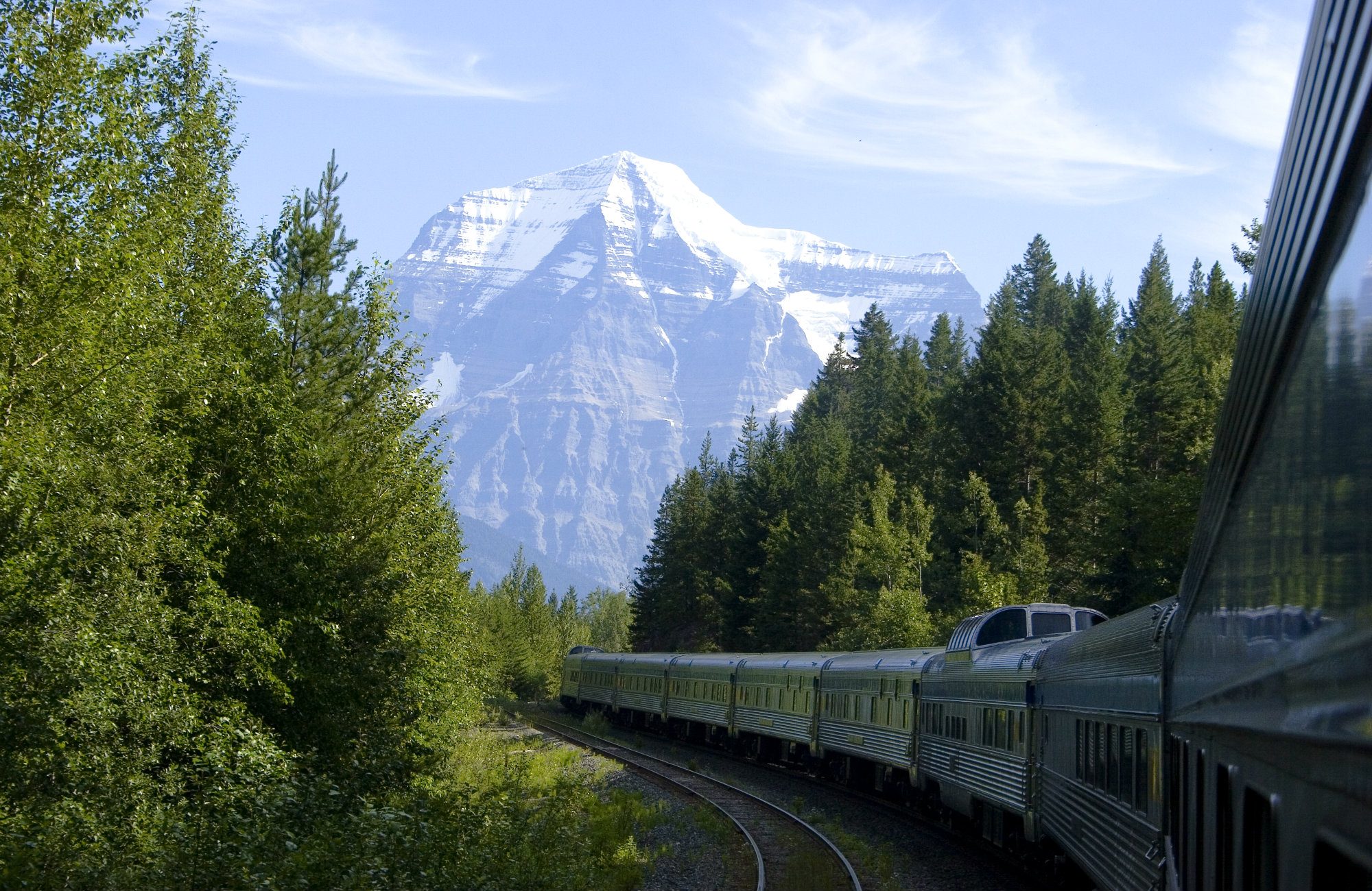 VIA Rail Dining, VIA Rail, Sleeper Train, Canadian sleeper train, Rocky Mountaineer, VIA Rail, Beds on VIA Rail, Jasper train, Canadian Rockies Train, What's it like to sleep on a train, sleeping on a train, beds on a train, VIA rail beds,