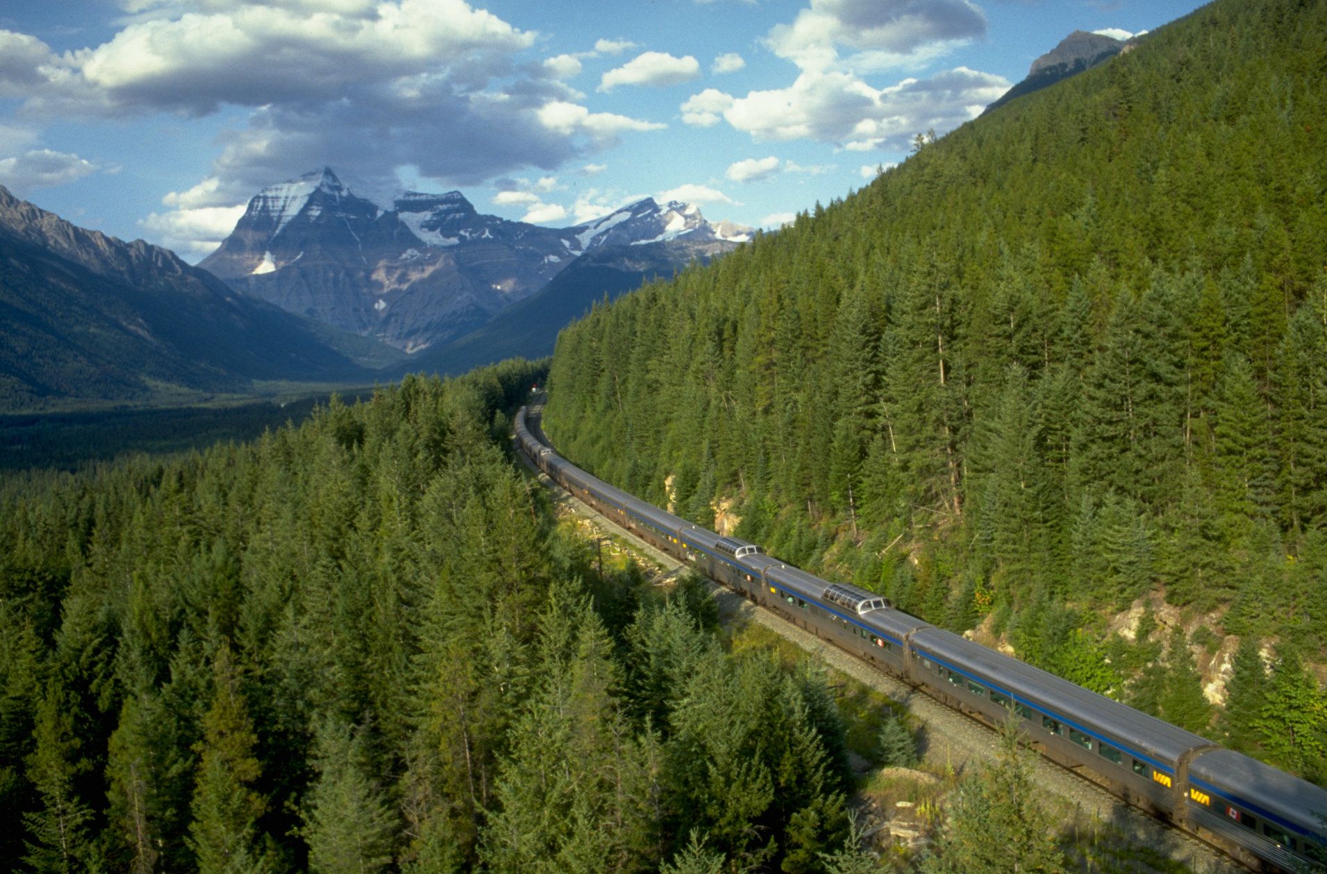 VIA Rail, Sleeper Train, Canadian sleeper train, Rocky Mountaineer, VIA Rail, Beds on VIA Rail, Jasper train, Canadian Rockies Train, What's it like to sleep on a train, sleeping on a train, beds on a train, VIA rail beds, The Canadian Train