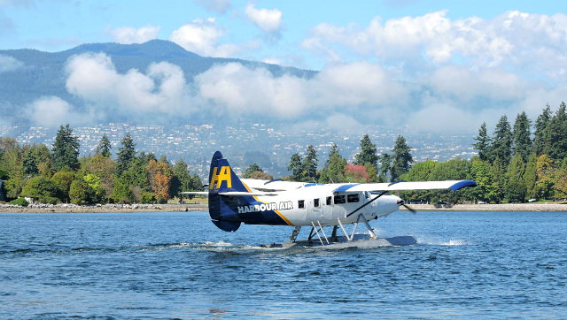 Harbour Air, Floatplane taking off, Vancouver activities