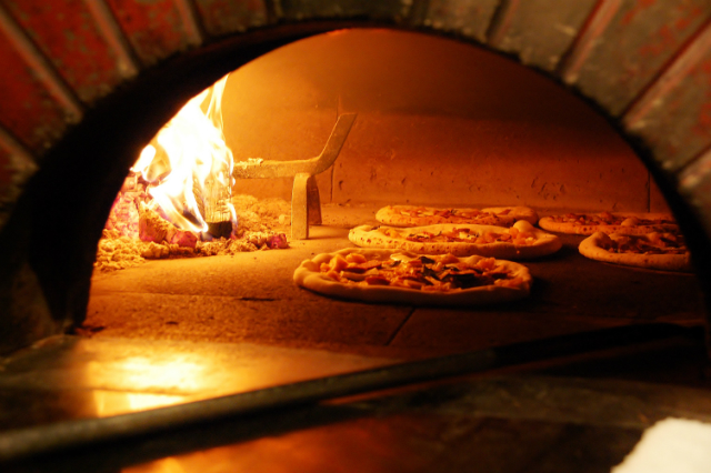 wood stove pizza victoria, italian victoria, pizza victoria, Vancouver Island wood stove pizza