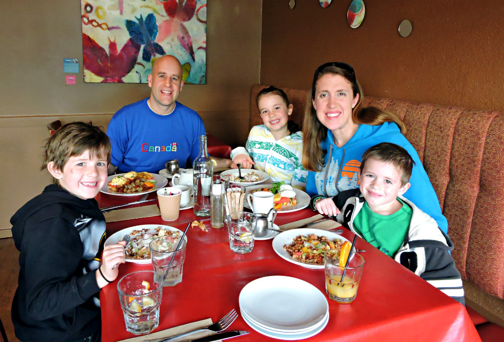 Atlas Cafe, Breakfast in Courtenay, Comox Valley Dining, Family restaurant courtenay