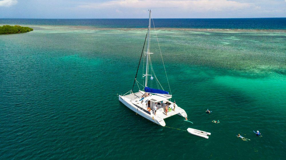 Roatan Private Charter, Roatan private snorkelling, Roatan Snorkelling, Traveling Islanders, Roatan Snorkeling, Roatan Catamaran Tour, Roatan cruise excursion, Amavi Charters