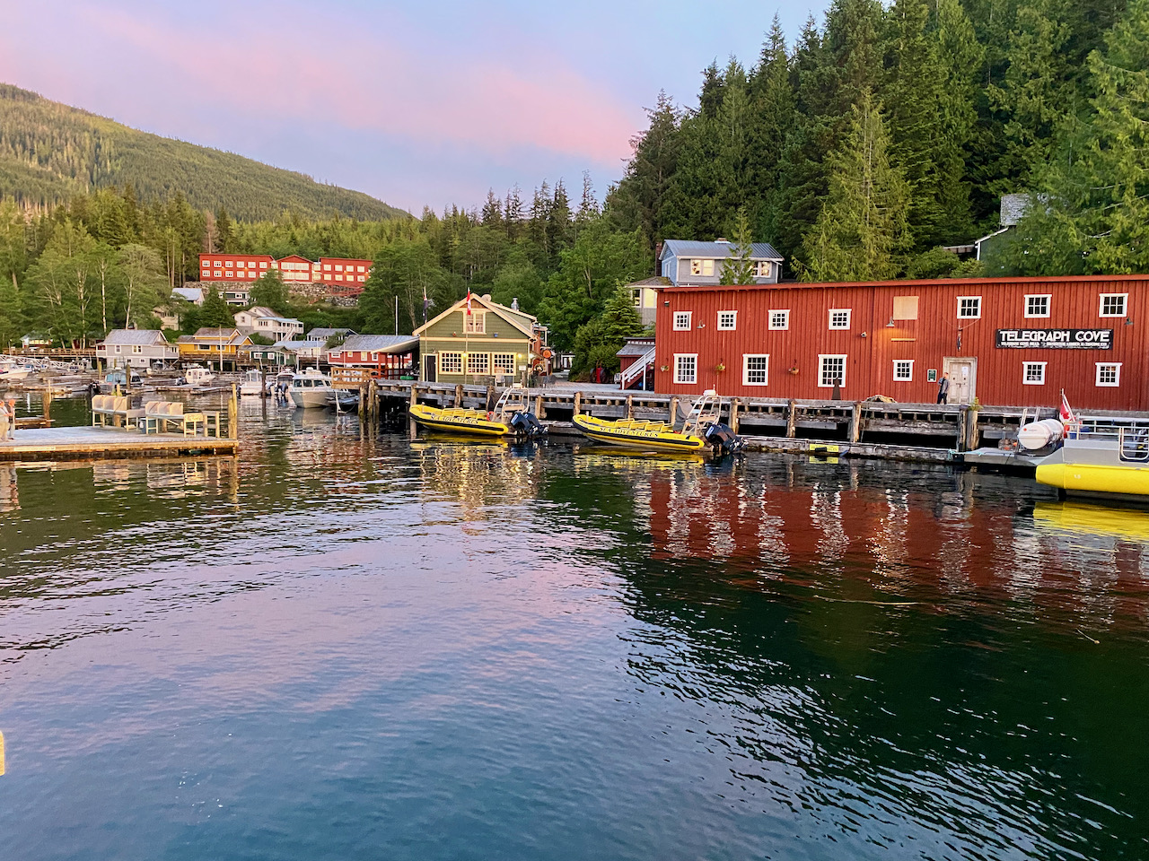 Telegraph Cove, Killer Whale Cafe, Old Saltery Pub, North Island